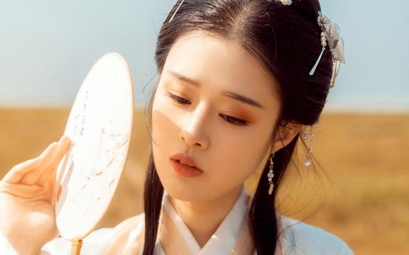 古风美女户外唯美写真