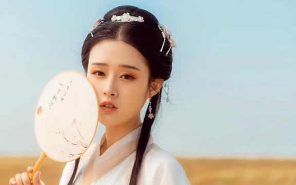 古风美女户外唯美写真