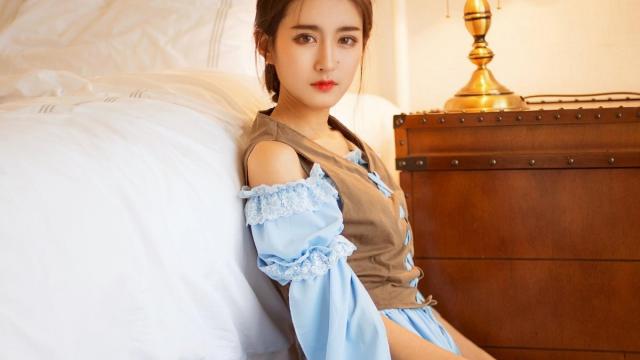 性感一字肩美女气质写真