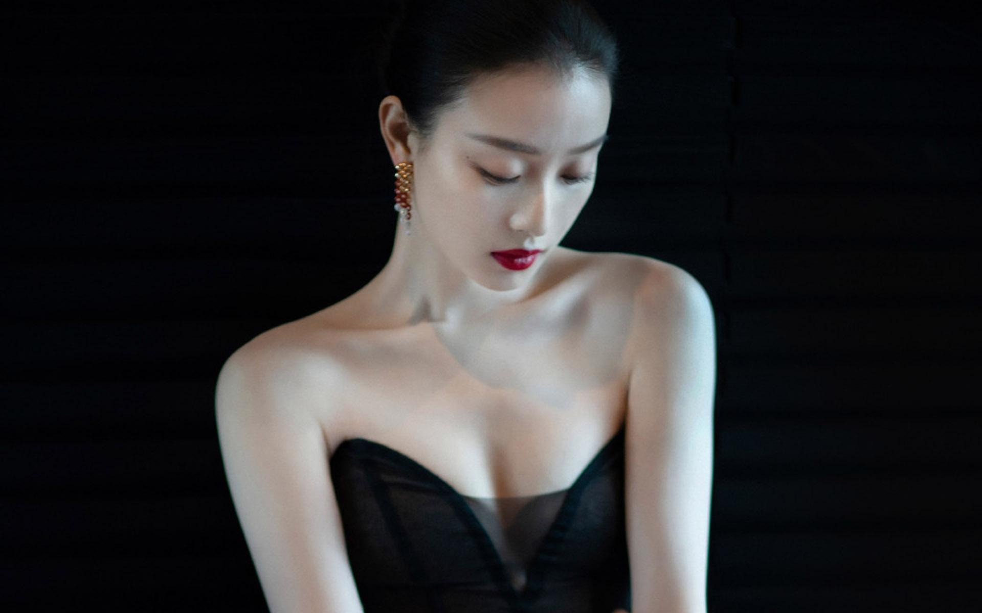 倪妮性感美艳写真