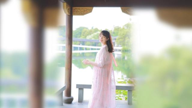 气质古风美女户外迷人写真