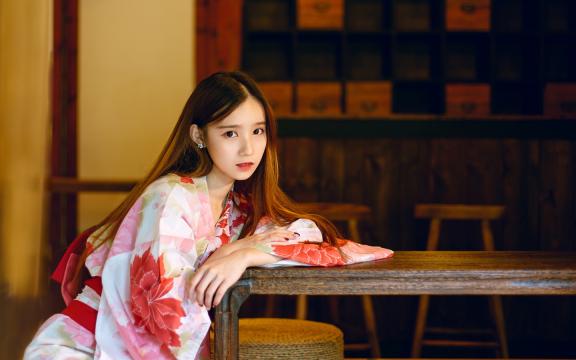 粉色少女迷人写真