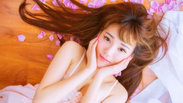 花容月貌美女梦幻粉色写真
