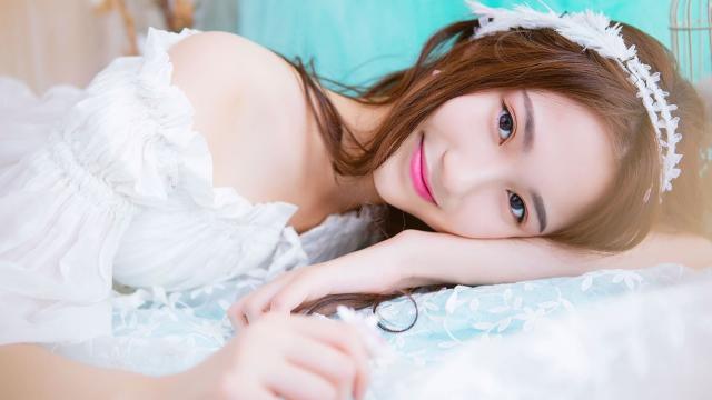 花容月貌美女梦幻粉色写真