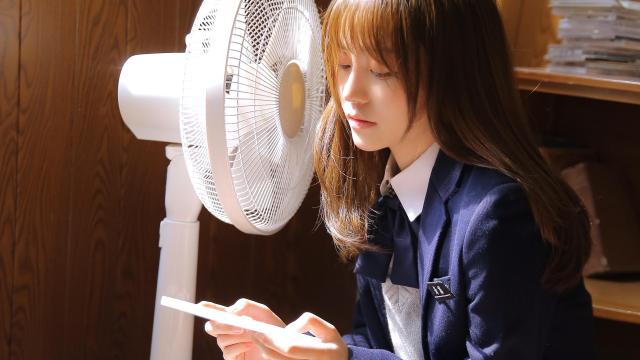 清纯校花教室迷人制服写真