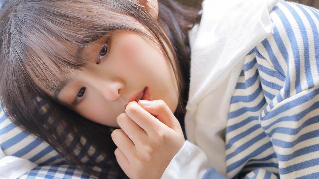 清新元气少女深秋居家写真