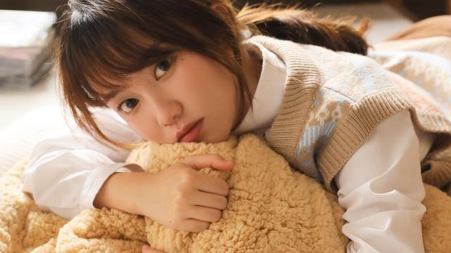 气质美女冬日慵懒居家写真