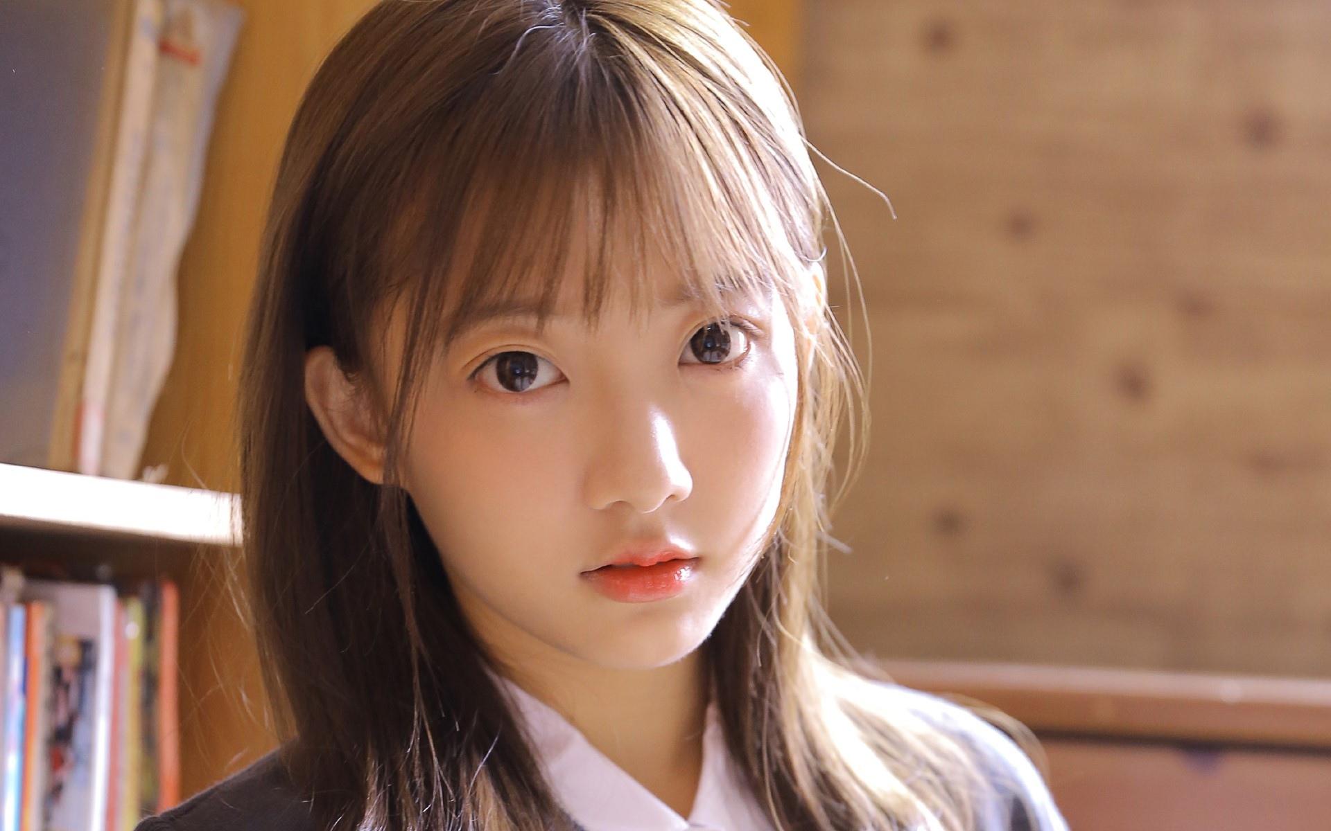 清纯少女学生装可爱迷人写真