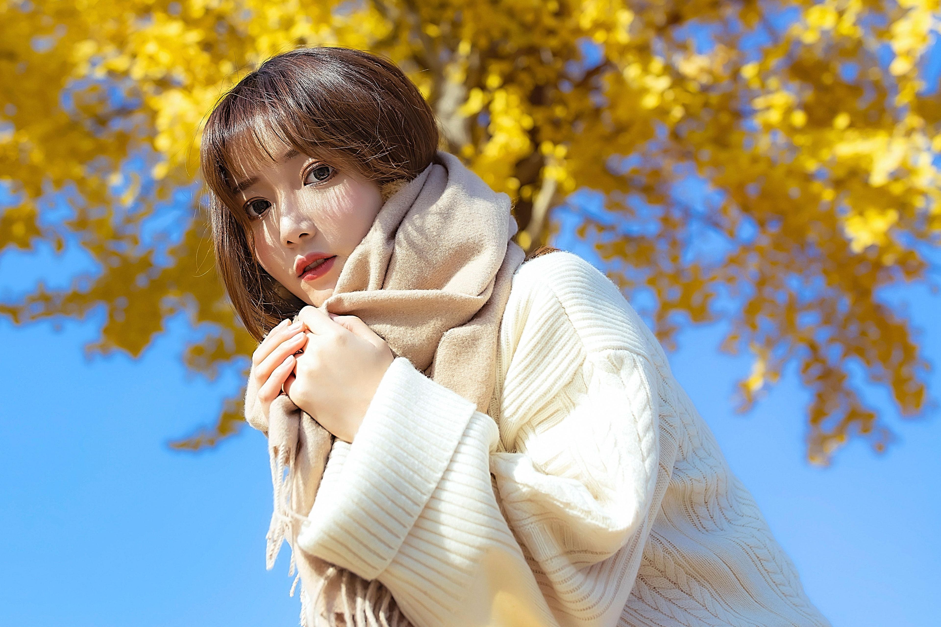 秋日银杏树下的清纯文艺少女唯美意境写真