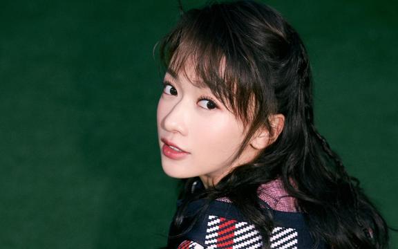 青春洋溢女孩吴瑾言可爱灵动写真