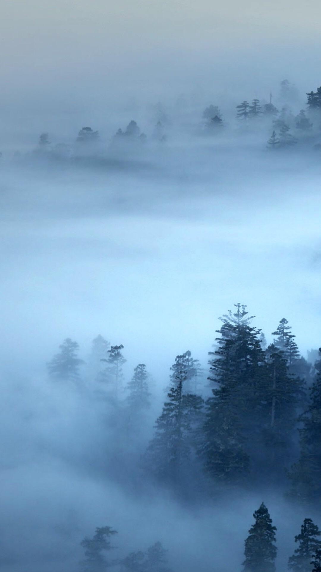一层层云烟下的风景