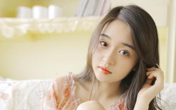清纯甜美美女气质居家私房写真