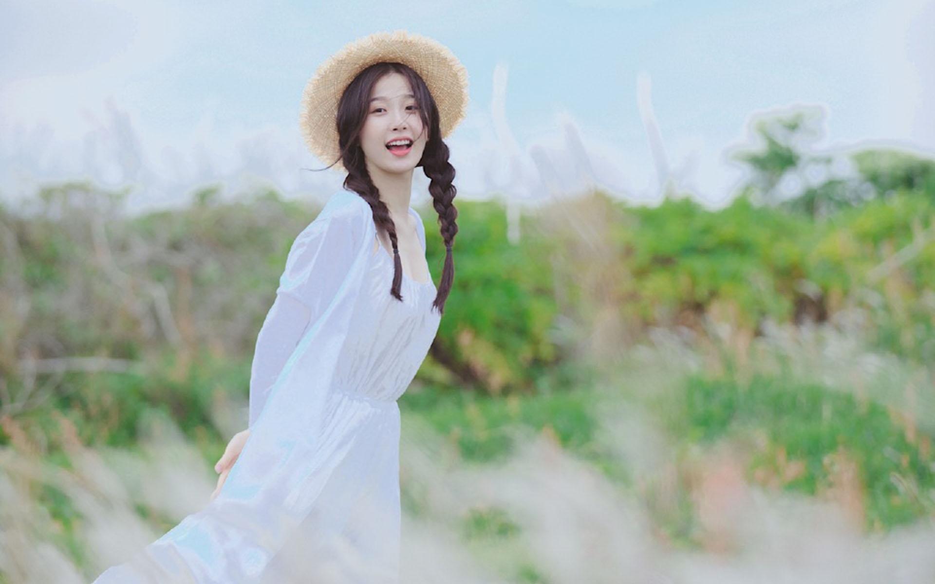 虞书欣甜美阳光俏皮户外写真