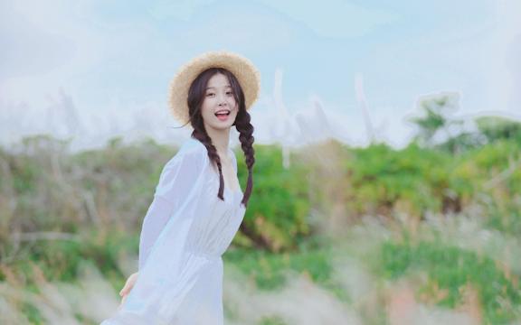 虞书欣甜美阳光俏皮户外写真
