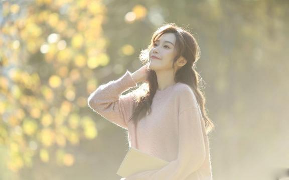 优雅知性美女丽质清爽写真