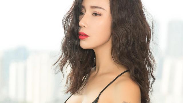 香艳御姐私房诱惑爆乳婀娜唯美写真