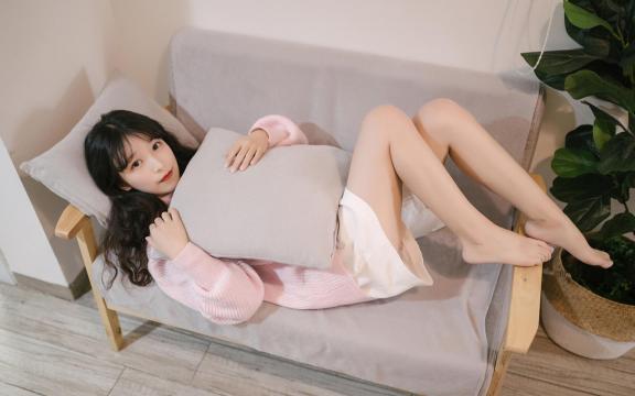 肤白貌美美女灵动清纯白嫩写真