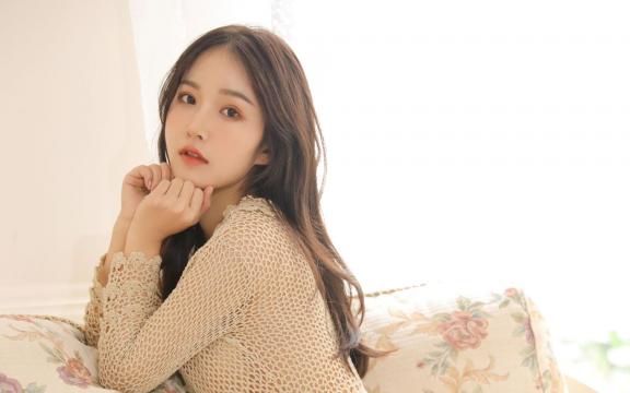 性感优雅针织衫美女甜美白嫩私房诱惑写真