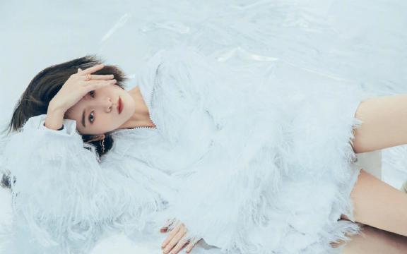 时尚女神张雪迎性感妩媚知性迷人写真