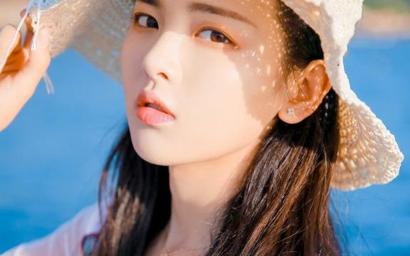 甜美女神杨超越青春可爱元气白嫩户外写真