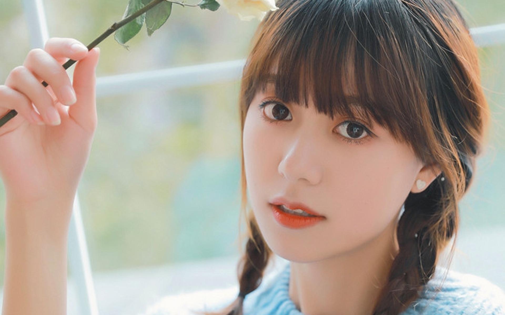 白嫩养眼少女甜美元气小清新私房迷人写真