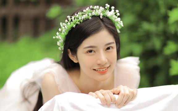 清纯白嫩少女蕾丝纱裙唯美户外诱人写真