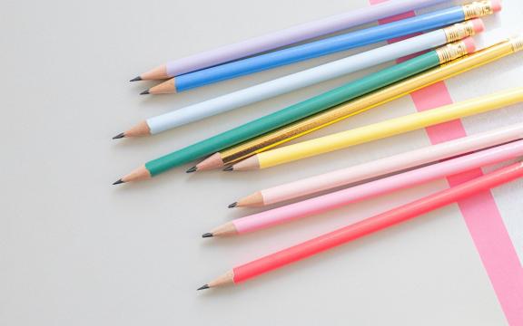 色彩艳丽的铅笔简约特写