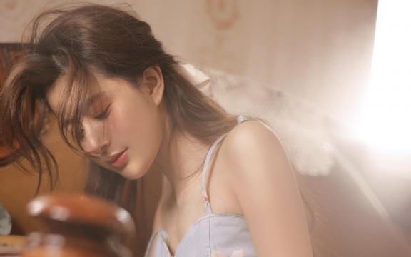 性感妩媚美女妖娆白嫩精致妆容居家迷人写真