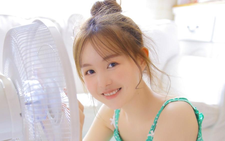 清纯少女夏日清凉吊带碎花白皙诱惑写真