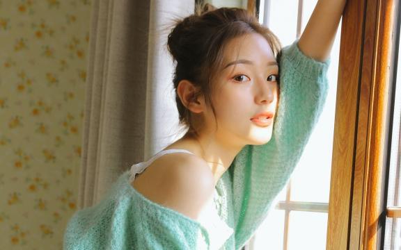 清纯丸子头美女睡衣养眼诱人白嫩精致私房写真