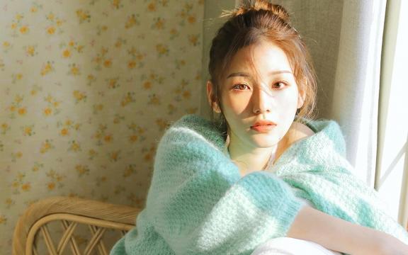 清纯丸子头美女睡衣养眼诱人白嫩精致私房写真