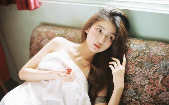 性感吊带纹身美女私房诱惑写真