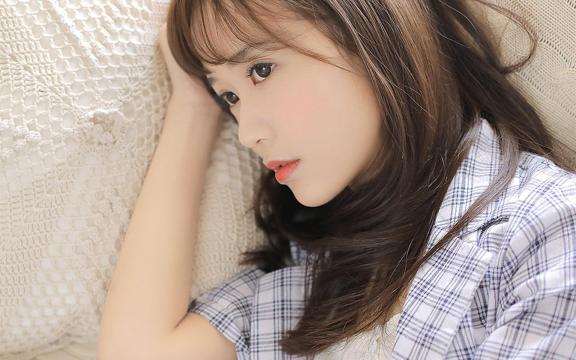 性感白嫩美女吊带小清新唯美元气诱人写真