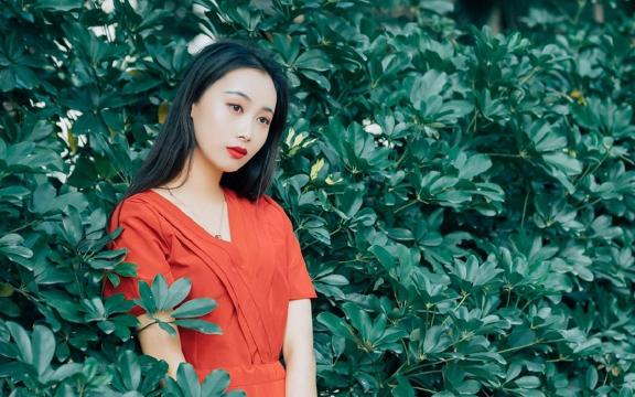 性感迷人御姐红艳长裙妩媚诱惑写真