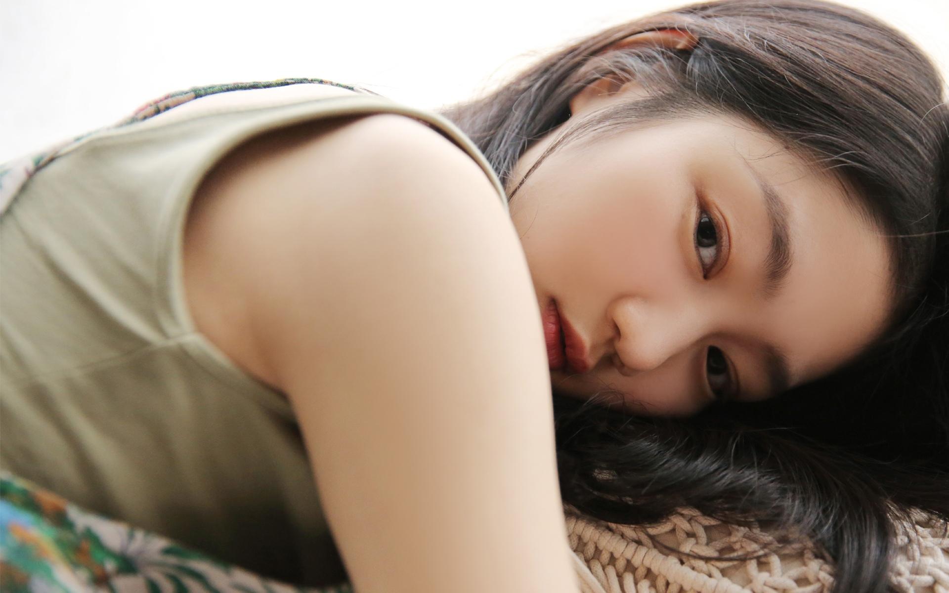 长发甜美可爱少女精致气质白嫩诱人写真