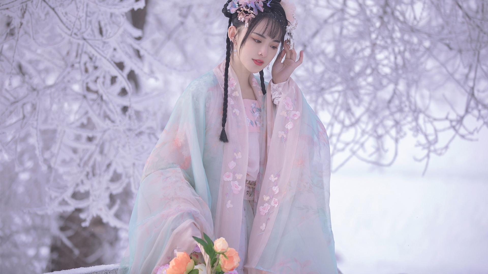 纯情美女古风汉服清秀风韵唯美雪中写真