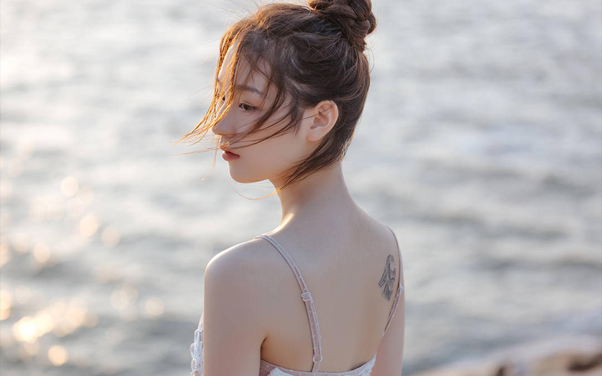 海边性感薄纱吊带美女清纯妩媚唯美写真