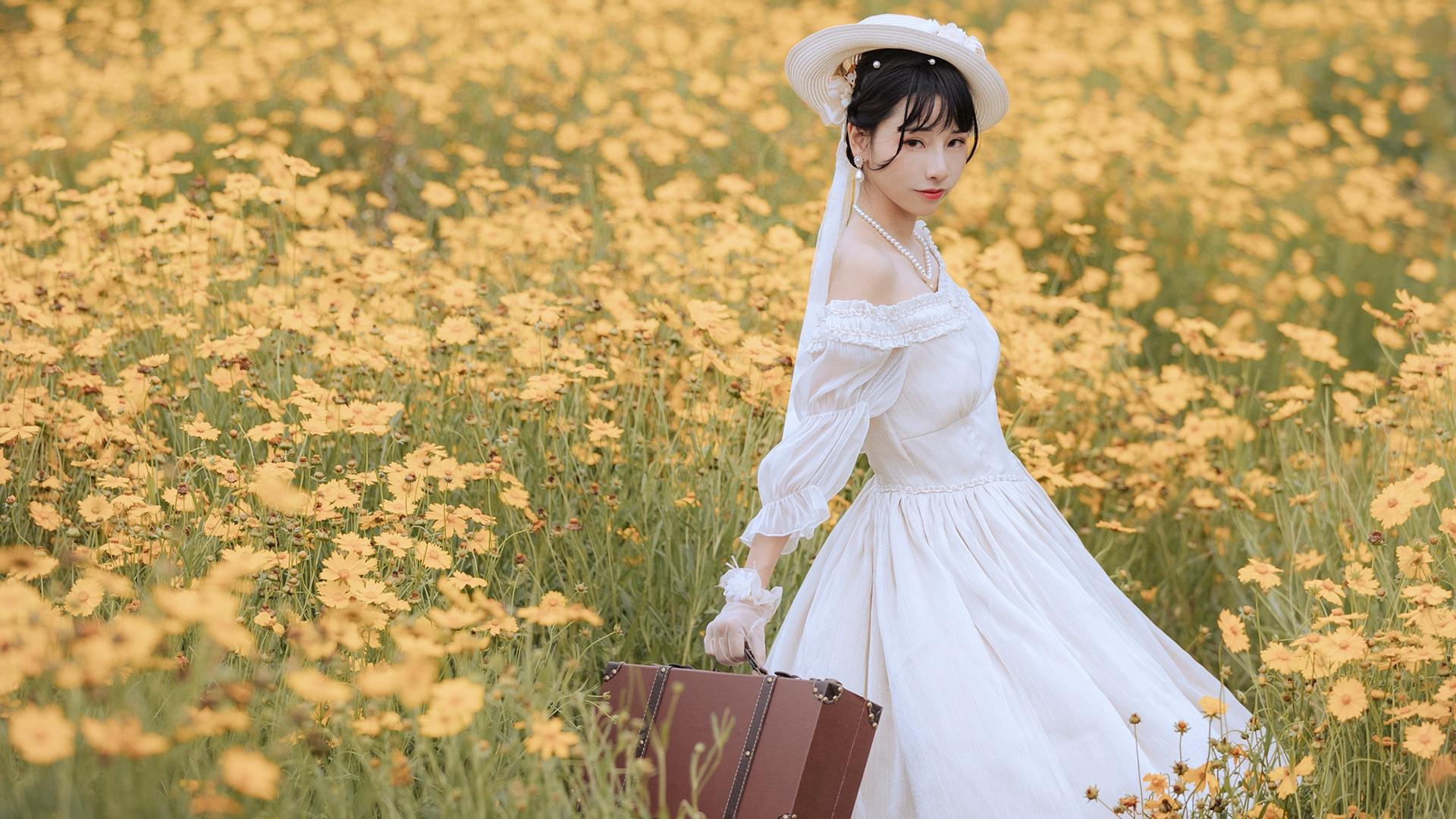 甜美Lolita少女花田清新甜美诱人写真