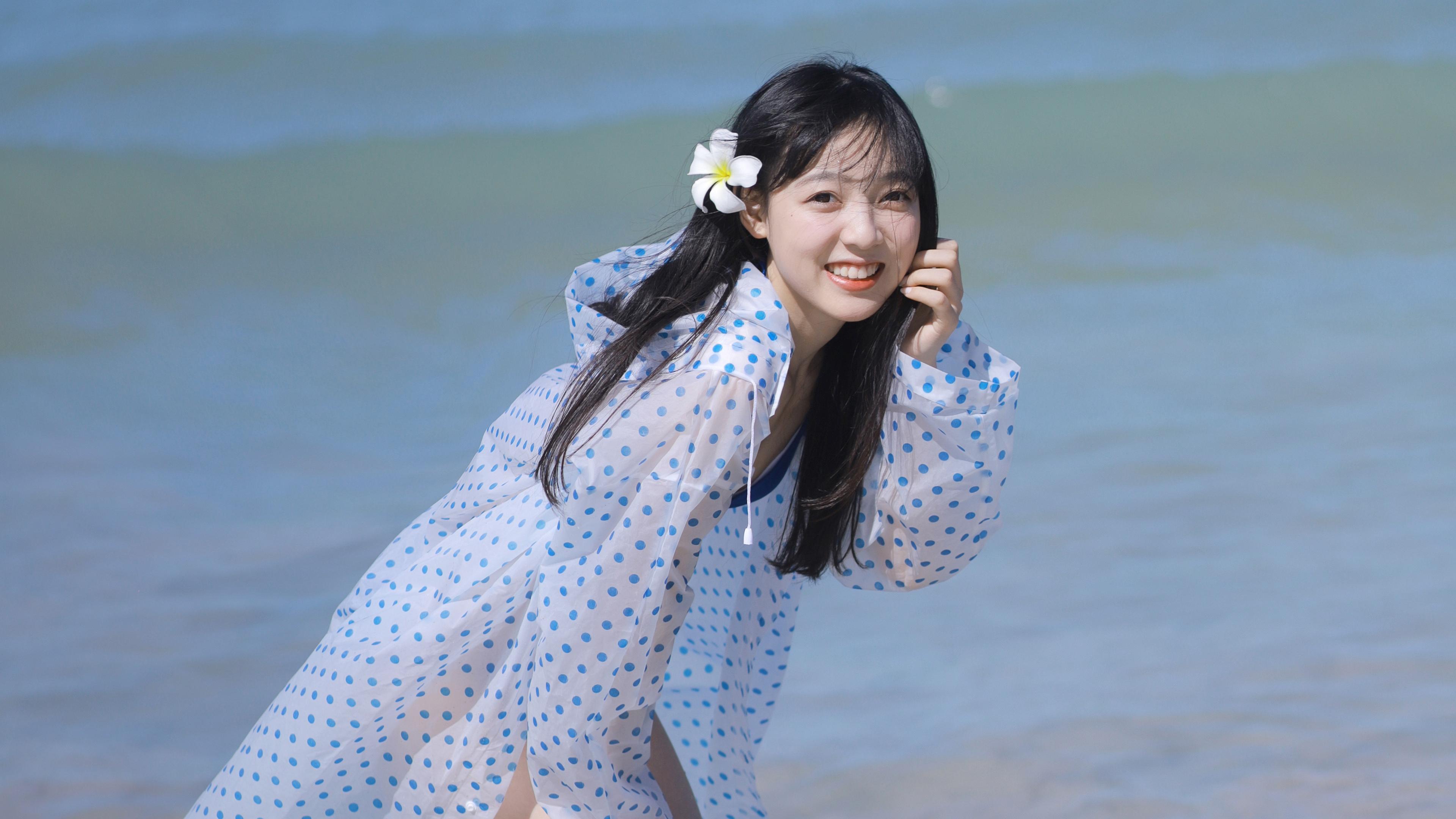 沙滩比基尼美女骨感身材白嫩性感写真
