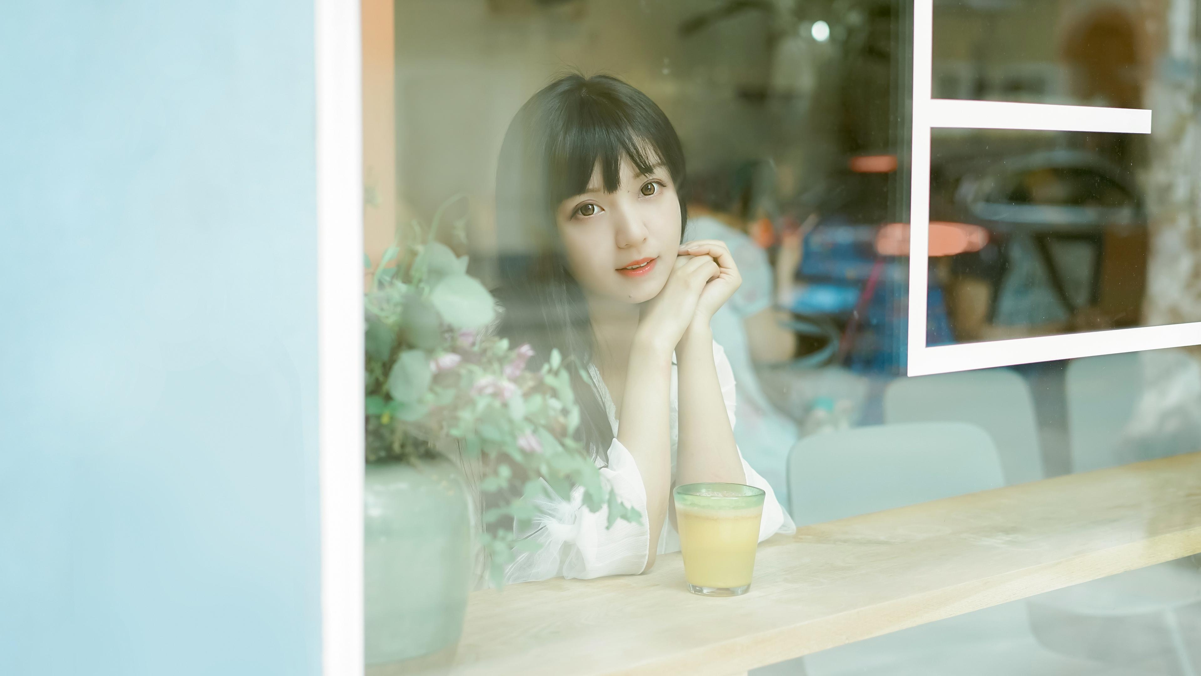 纯情美女唯美纱裙清新甜美撩人写真