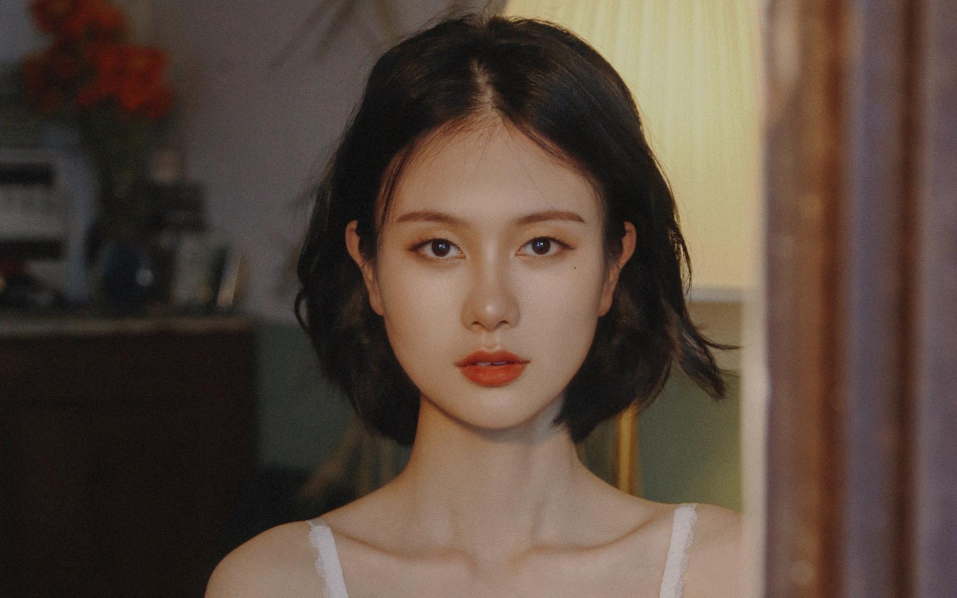 复古风纯情少女清凉吊带性感私房写真