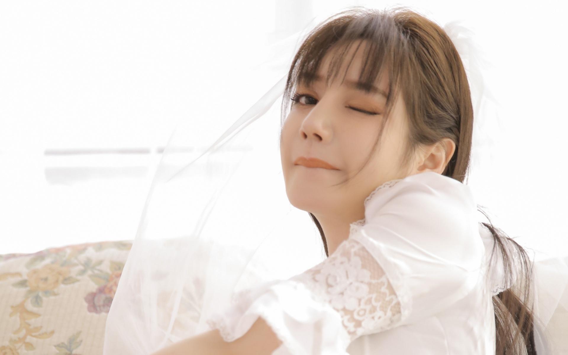 极品美女性感唯美纯白婚纱甜美私房写真