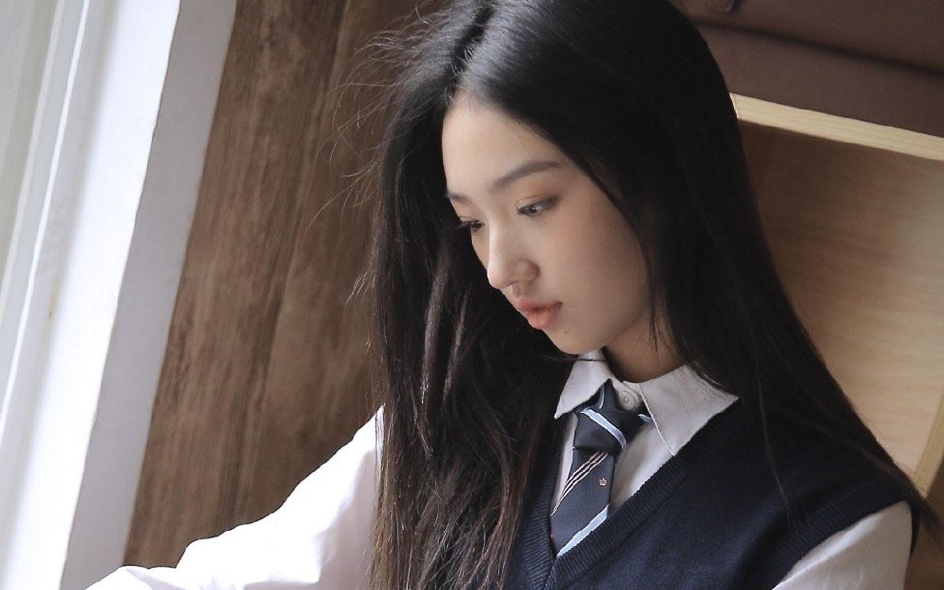 元气少女甜美清新制服清爽居家迷人写真