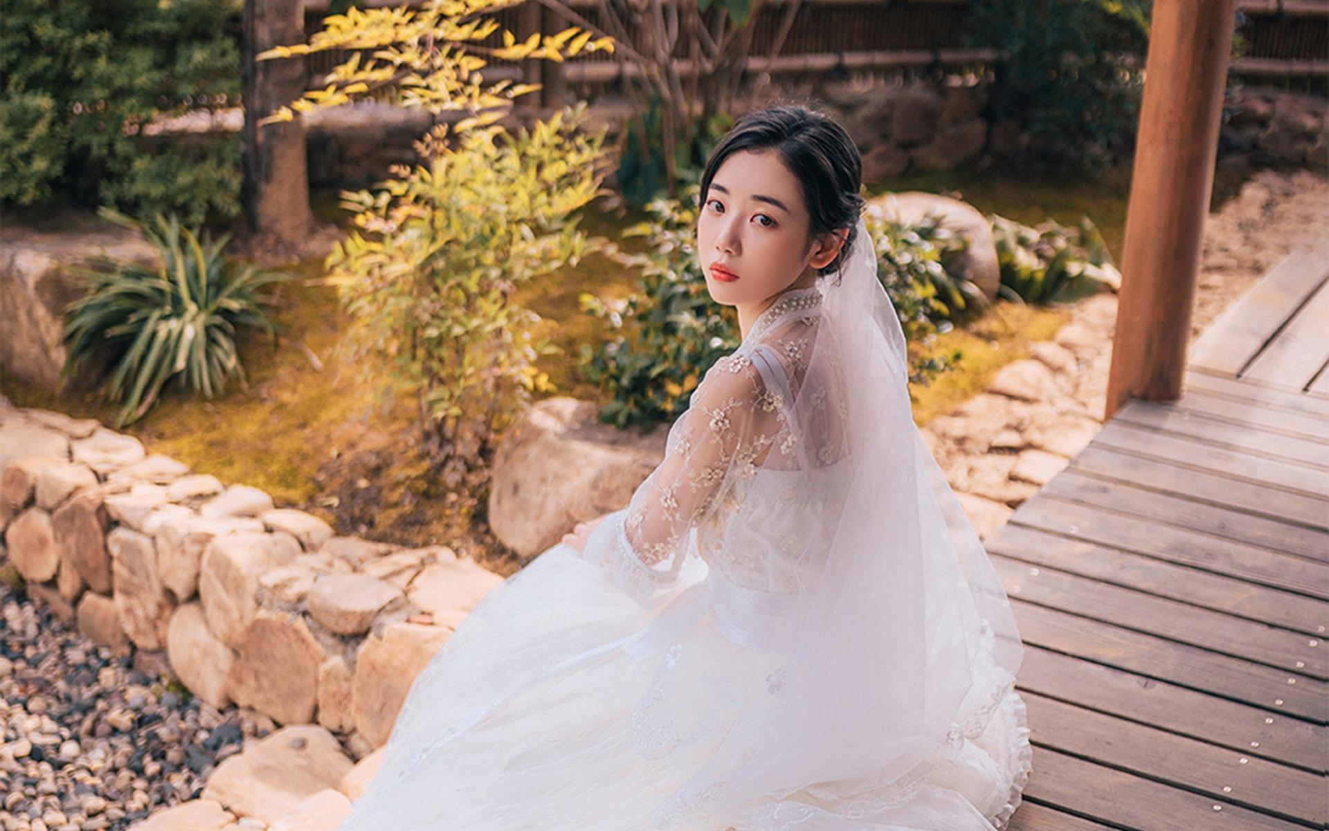 甜美气质少女唯美婚纱照户外迷人写真