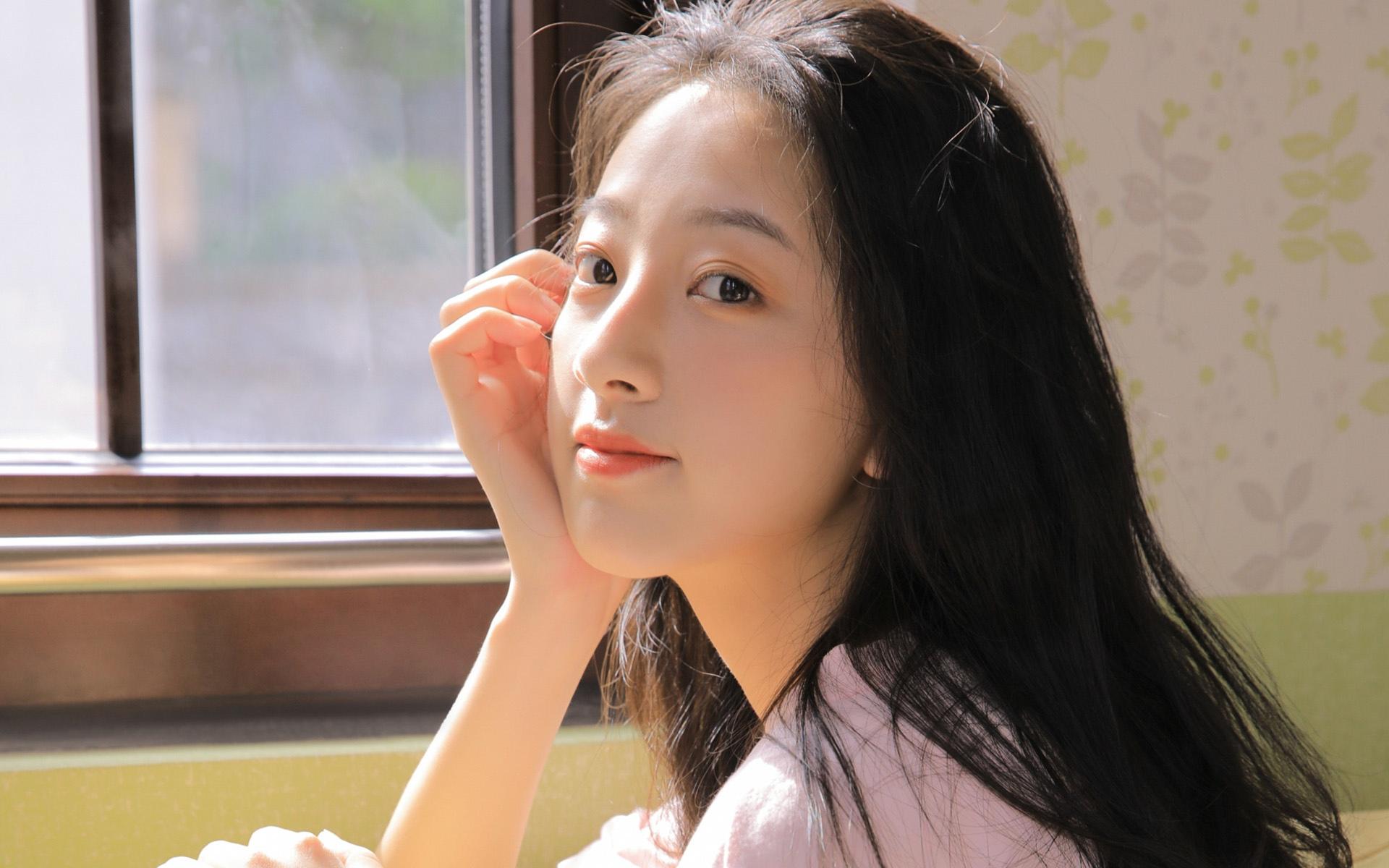 粉嫩毛衣少女灵动唯美私房诱人写真