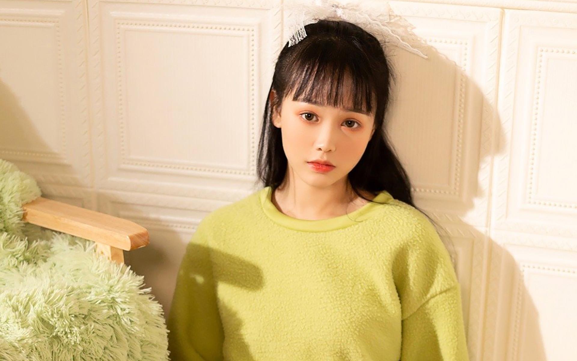 清纯邻家女孩居家休闲甜美可爱私房写真