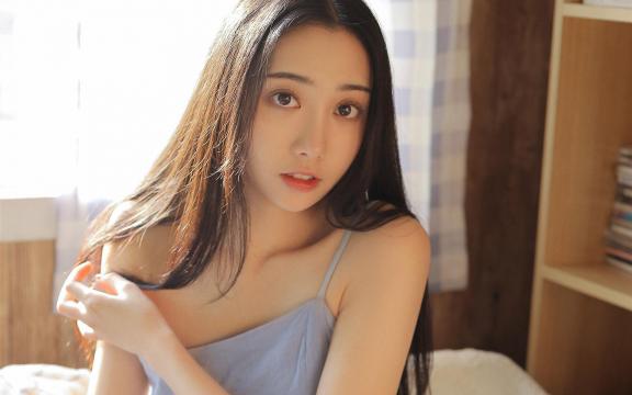 清凉淡蓝色吊带裙美女长发灵动唯美动人写真