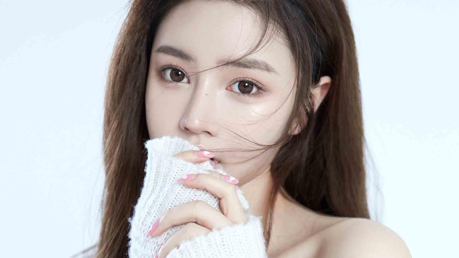 清纯迷人长发美女