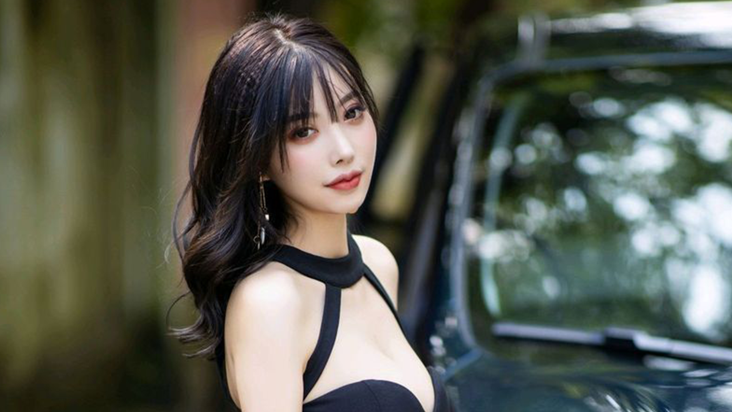 [XIUREN秀人网]性感车模杨晨晨惹火诱惑写真