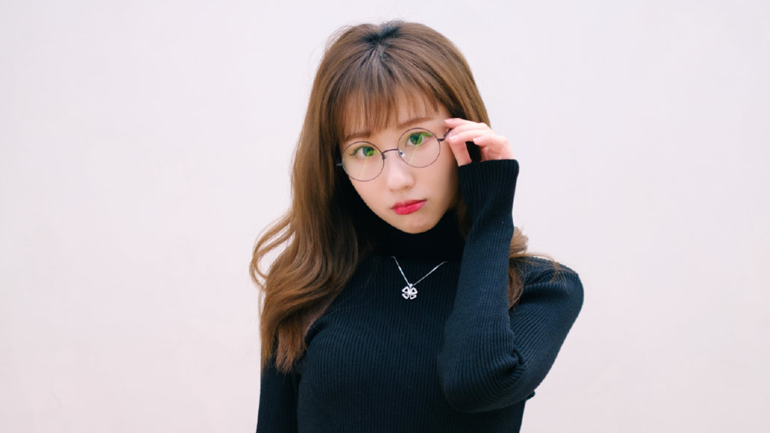 知性美女紧身魅惑写真